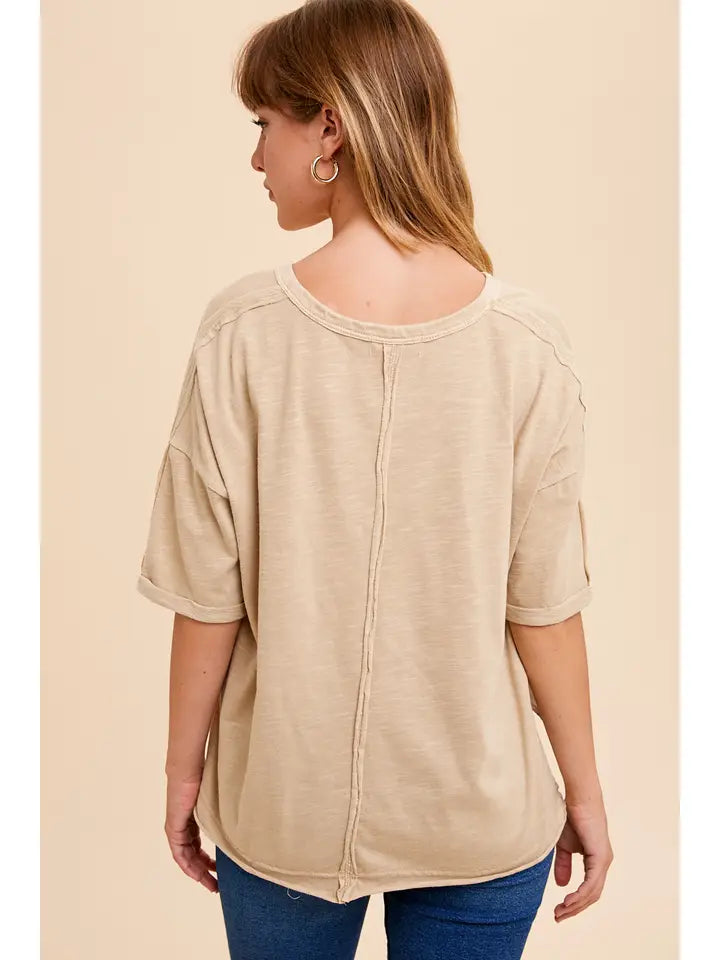 REE: V-NECK TEE