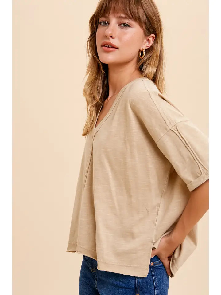 REE: V-NECK TEE